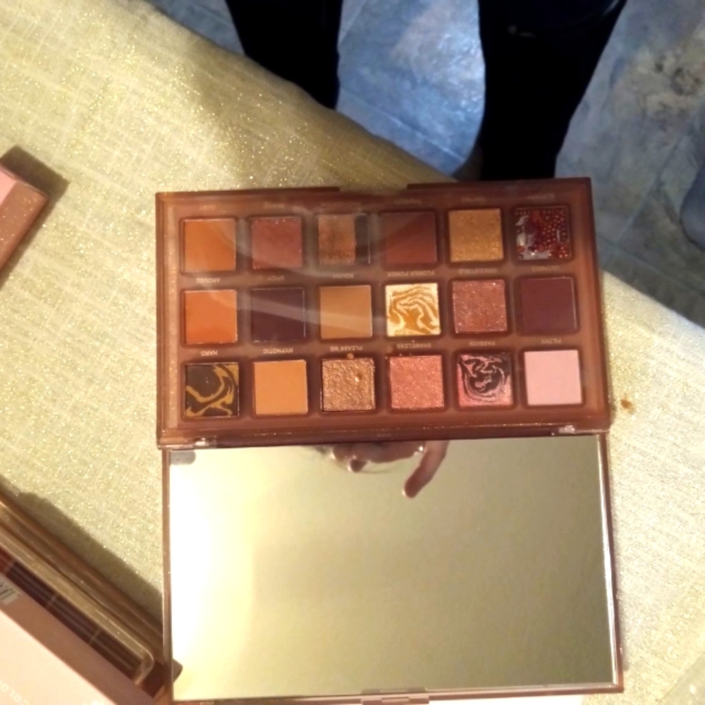 Naughty Eyeshadow palette with mirror